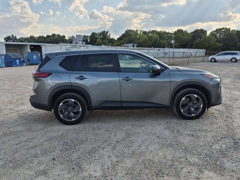Used 2024 Nissan Rogue SV FWD image 7