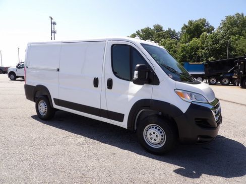 Used 2025 RAM ProMaster 2500 w/ U-Haul Equipment Group FWD image 10