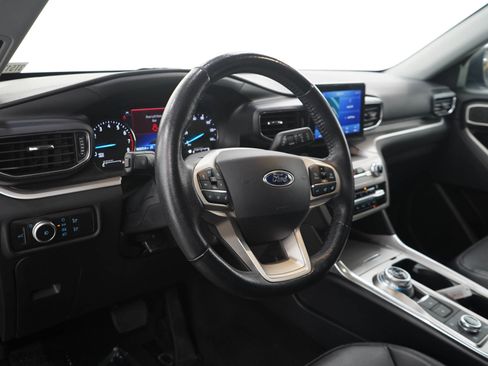 Used 2020 Ford Explorer XLT w/ Equipment Group 202A AWD/4WD image 26