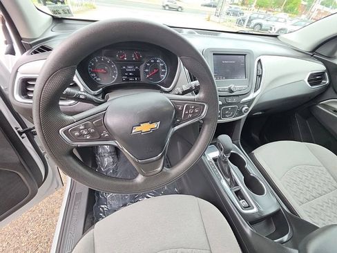 Certified 2024 Chevrolet Equinox LS FWD image 10