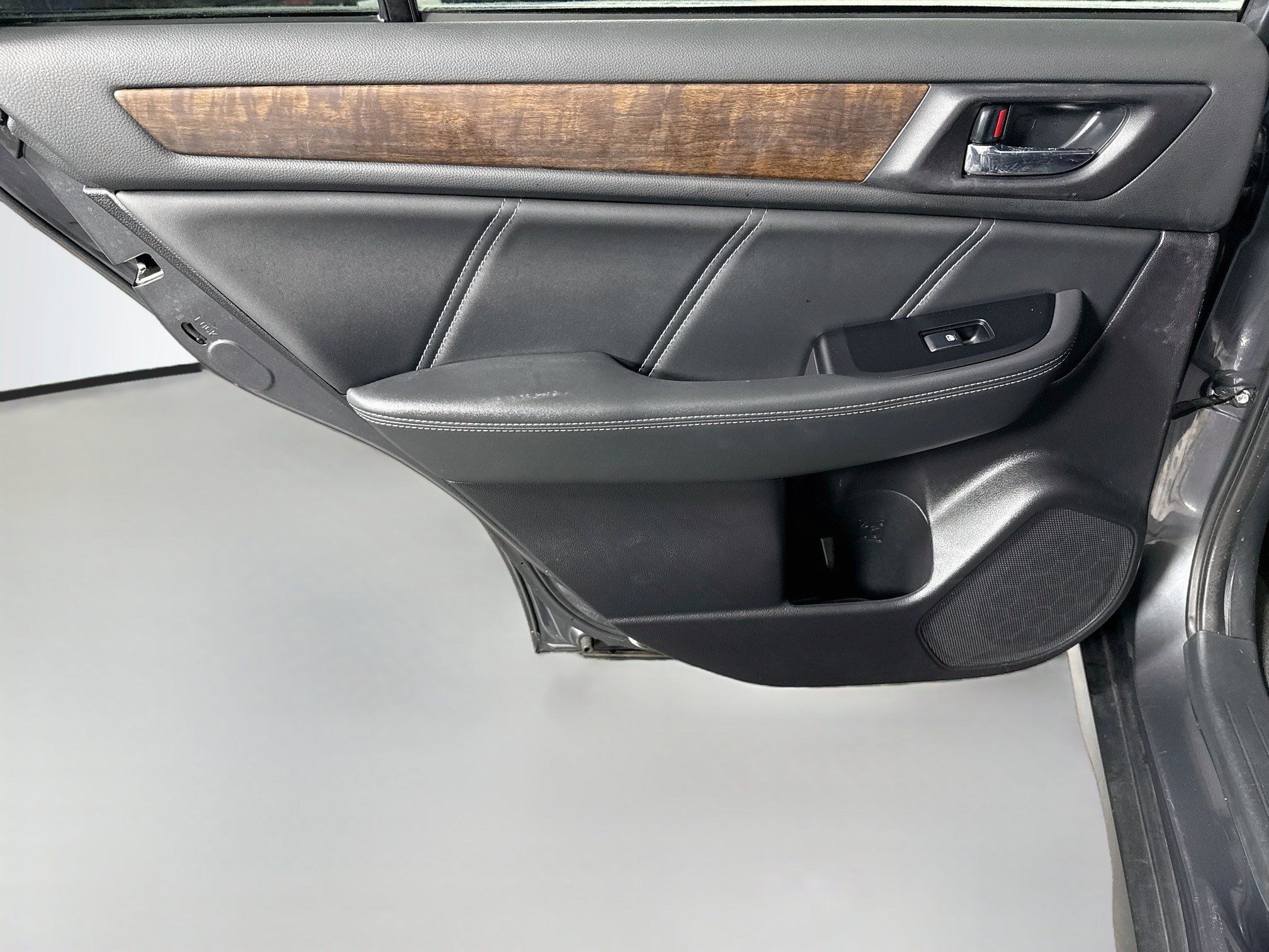 Used 2018 Subaru Outback 2.5i Limited AWD/4WD image 26