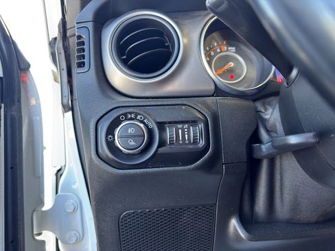 Used 2020 Jeep Gladiator Sport w/ Quick Order Package 24S image 11