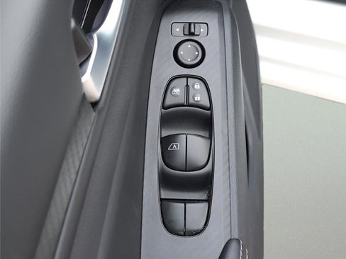 Used 2025 Nissan Altima 2.5 SV FWD image 17