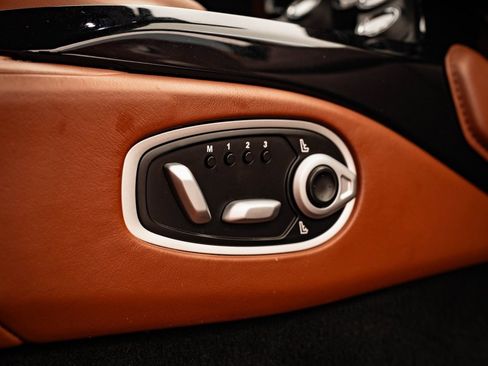 Used 2020 Aston Martin V8 Vantage Coupe image 42