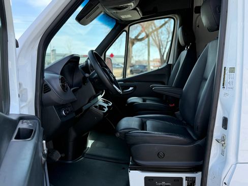 Used 2020 Mercedes-Benz Sprinter 2500 w/ Comfort Plus Package image 10