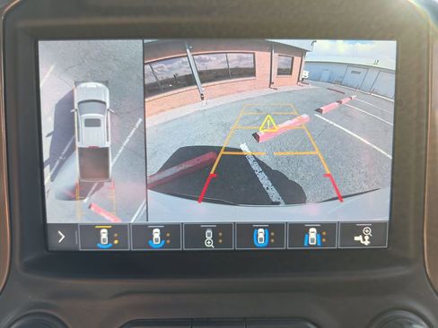 Used 2019 Chevrolet Silverado 1500 High Country w/ Technology Package image 21