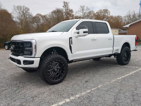 Used 2024 Ford F250 Platinum image 6