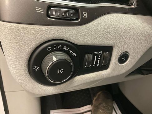 Used 2019 Jeep Cherokee Limited w/ Trailer Tow Group image 16