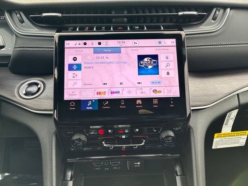 New 2025 Jeep Grand Cherokee Limited w/ Luxury Tech Group II AWD/4WD image 19