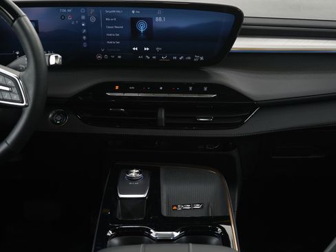 Used 2025 Buick Enclave Avenir w/ Super Cruise Package image 17