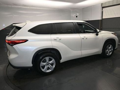 Used 2020 Toyota Highlander L image 37