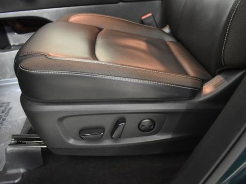 Certified 2024 Nissan Pathfinder SL w/ Black Appearance Package image 12