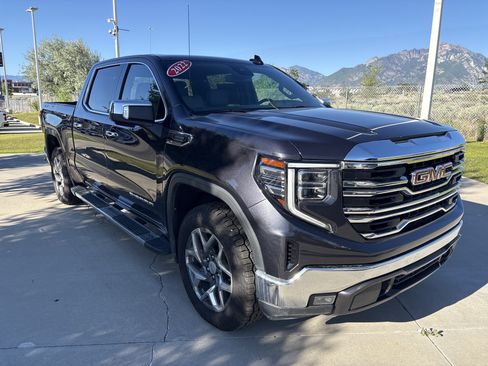 Used 2022 GMC Sierra 1500 SLT w/ X31 Off-Road Package AWD/4WD image 7