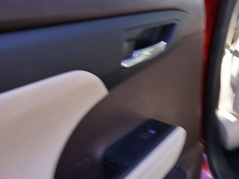 Used 2021 Toyota Highlander XLE image 13