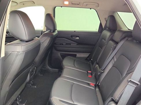 Used 2025 Nissan Pathfinder SL AWD/4WD image 20