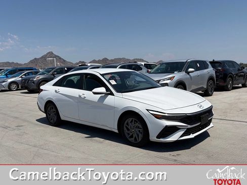 Used 2024 Hyundai Elantra SEL FWD image 1