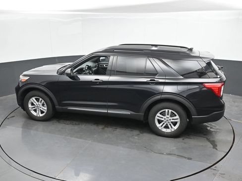 Used 2020 Ford Explorer XLT w/ Equipment Group 202A AWD/4WD image 35