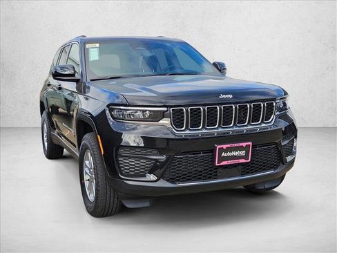 New 2025 Jeep Grand Cherokee Laredo image 6