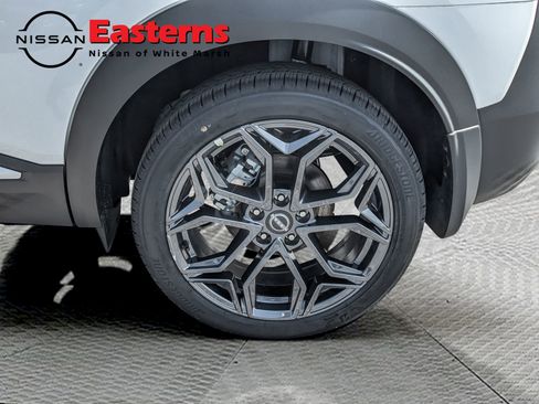 New 2026 Nissan Kicks SR image 9