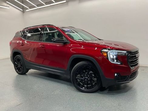 Used 2024 GMC Terrain SLT w/ Elevation Edition AWD/4WD image 2