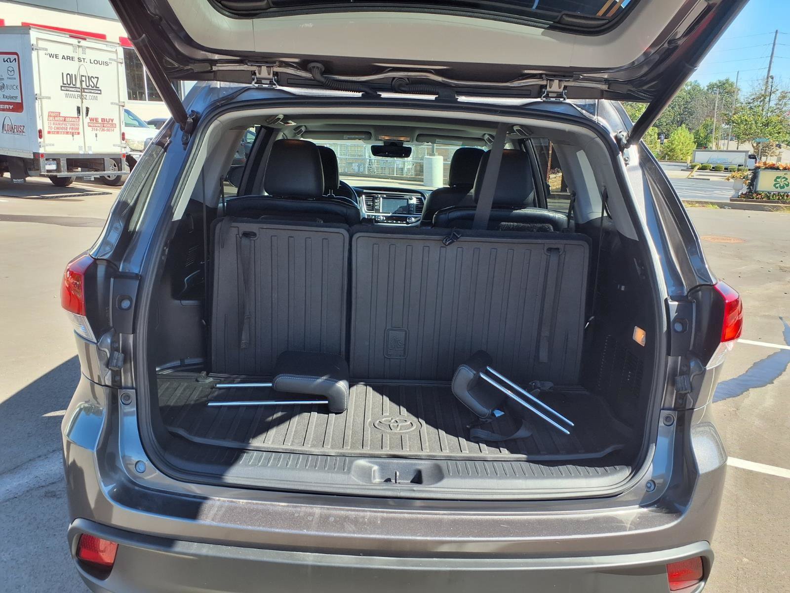 Used 2018 Toyota Highlander SE AWD/4WD image 25