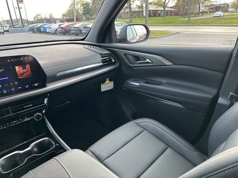 New 2026 Chevrolet Traverse LT w/ Sun and Wheel Package FWD image 18