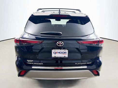 Certified 2024 Toyota Highlander Platinum AWD/4WD image 6