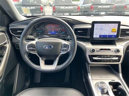 Used 2022 Ford Explorer XLT w/ Equipment Group 202A image 11