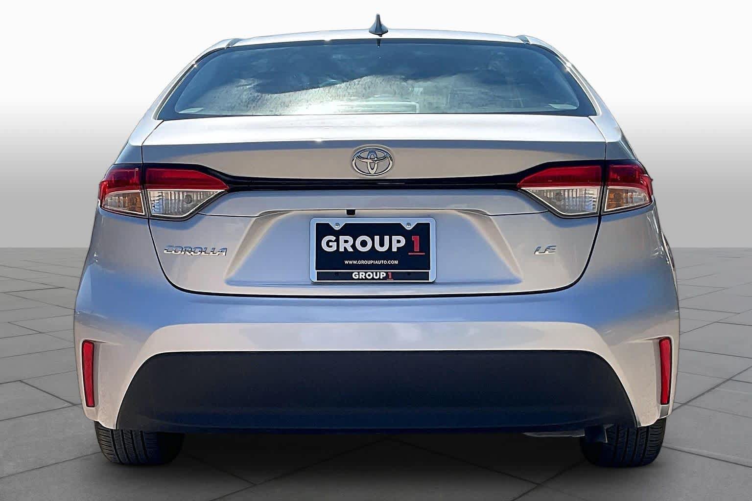 Used 2025 Toyota Corolla LE FWD image 5