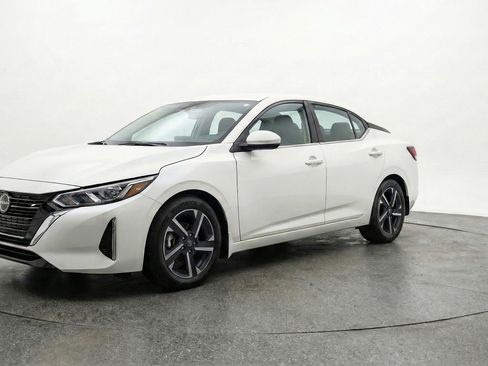 Used 2025 Nissan Sentra SV FWD image 3