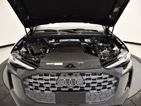 Used 2025 Audi Q5 Premium w/ Convenience Package image 12