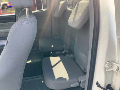 Used 2012 Toyota Tacoma 4x4 Access Cab V6 w/ Convenience Pkg image 12