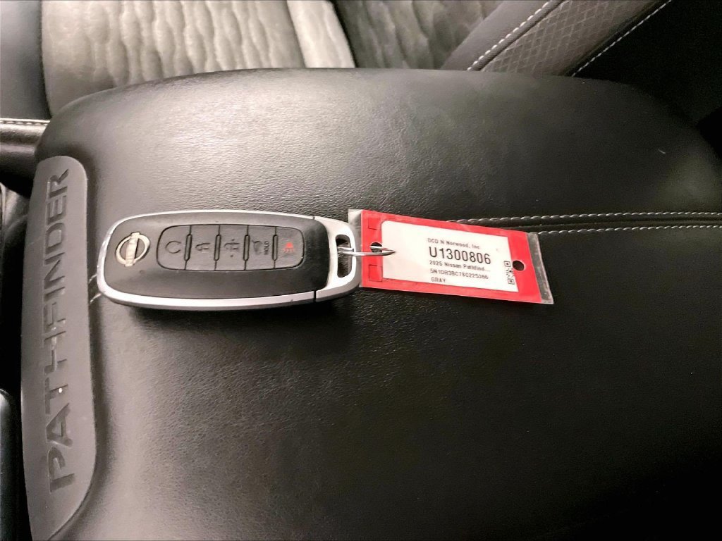 Certified 2025 Nissan Pathfinder SV AWD/4WD image 30