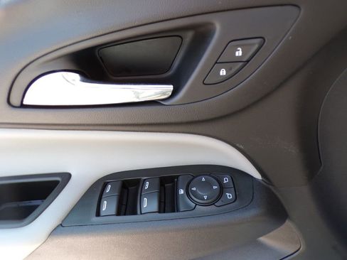 Used 2021 Chevrolet Equinox LT FWD image 23
