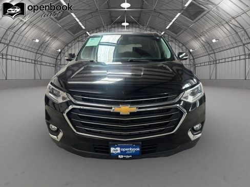 Used 2020 Chevrolet Traverse LT image 2