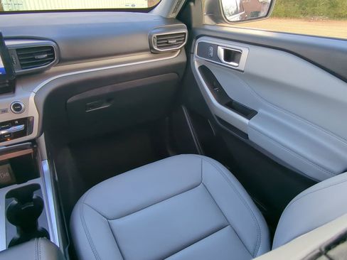 Certified 2021 Ford Explorer XLT w/ Equipment Group 202A image 15