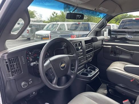 Used 2017 Chevrolet Express 2500 RWD image 14