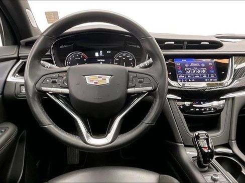 Used 2025 Cadillac XT6 Premium Luxury image 4