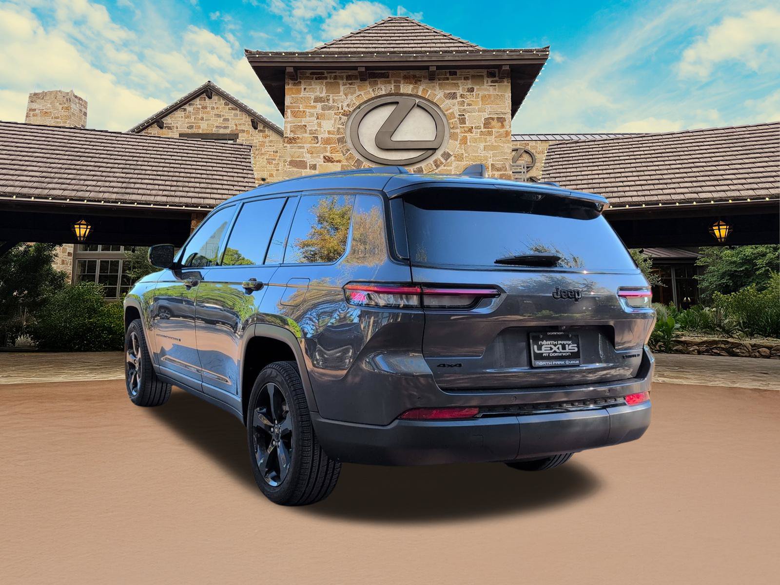Used 2025 Jeep Grand Cherokee L Limited w/ Luxury Tech Group II AWD/4WD image 3