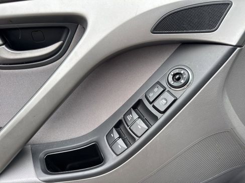 Used 2014 Hyundai Elantra SE w/ Option Group 02 image 17