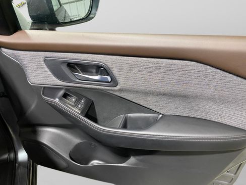 Used 2023 Nissan Rogue SV image 21