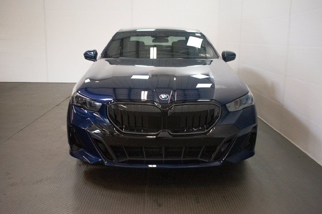 New 2027 BMW 550e xDrive w/ Premium Package AWD/4WD image 2