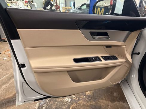 Used 2020 Jaguar XF Premium image 10