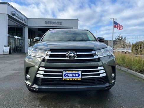 Used 2017 Toyota Highlander XLE image 3