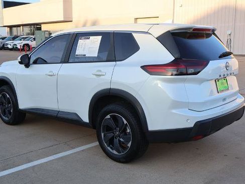 Certified 2025 Nissan Rogue SV FWD image 8