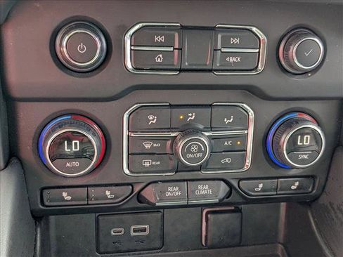 Used 2022 Chevrolet Suburban RST w/ Luxury Package image 12