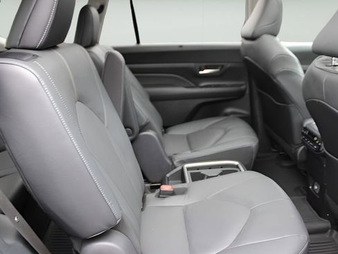 Certified 2024 Toyota Grand Highlander AWD image 23