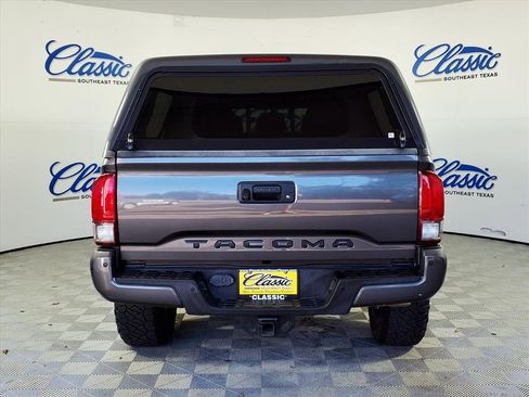 Used 2016 Toyota Tacoma TRD Sport image 21