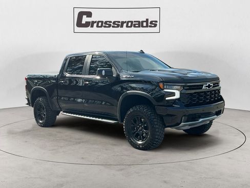 Used 2025 Chevrolet Silverado 1500 ZR2 w/ Technology Package image 7