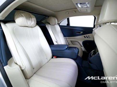 Used 2023 Bentley Flying Spur Plug-In Hybrid image 24